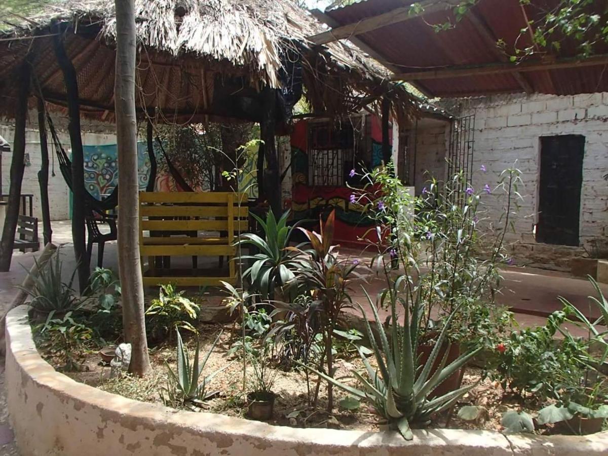 El Garaje Hostal ตากังกา ภายนอก รูปภาพ