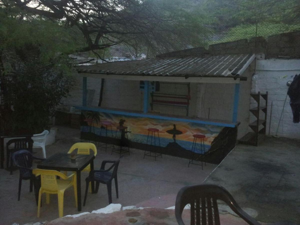 El Garaje Hostal ตากังกา ภายนอก รูปภาพ